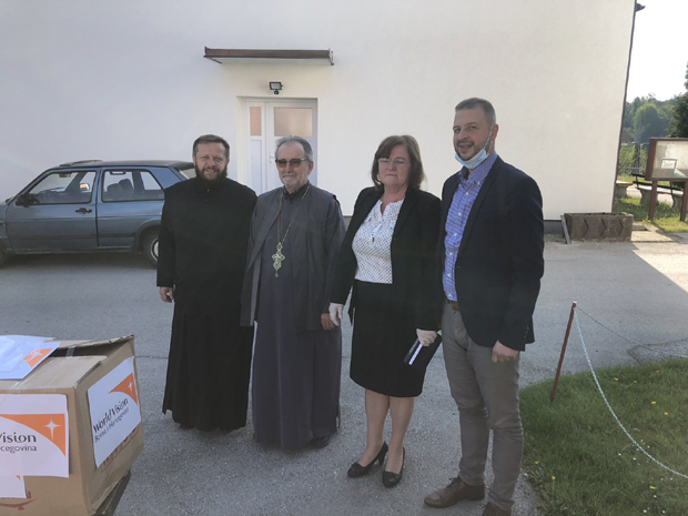 Организација „Тројеручица даровала Дому здравља Лопаре медицинску опрему